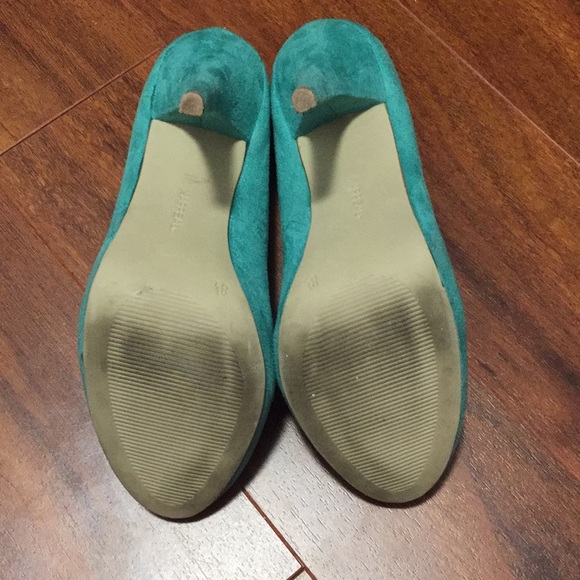 Turquoise Pumps - Picture 3 of 3